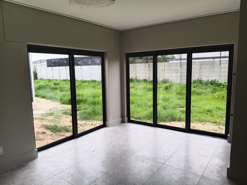 To Let 3 Bedroom Property for Rent in Uitzicht Western Cape